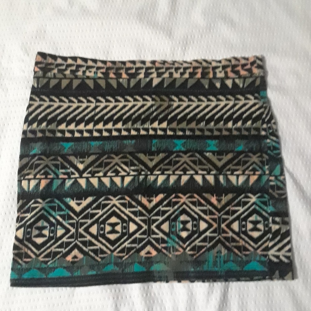 ☀️5 for $8☀️ Tribal Print Mini Skirt